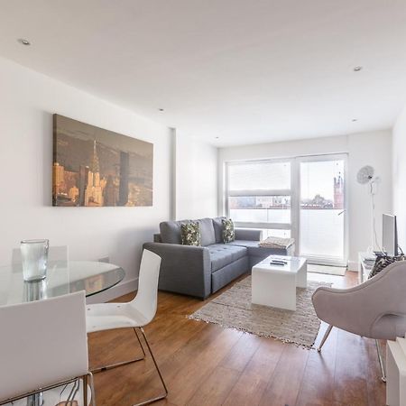 Luxury 2-Bed Flat Parking And Close To The Tube 런던 외부 사진