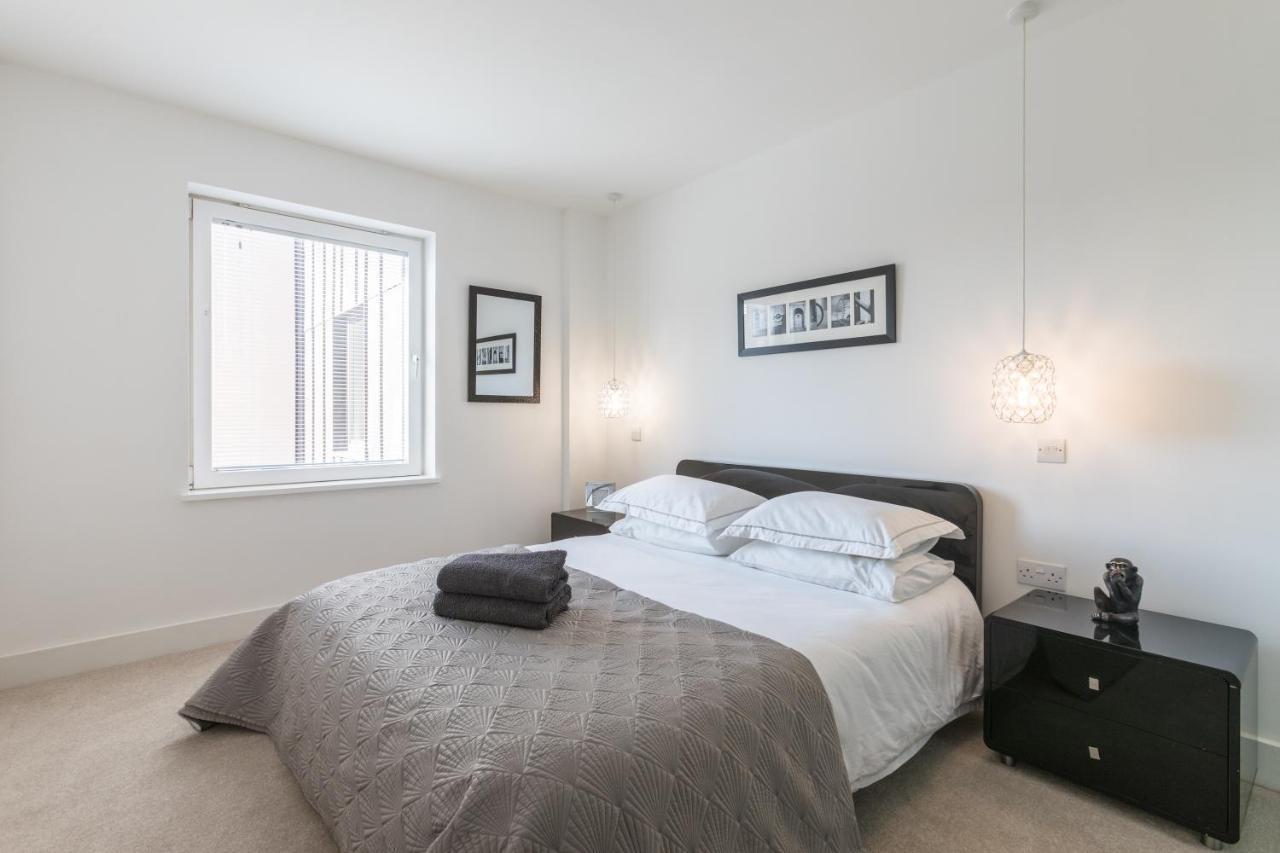 Luxury 2-Bed Flat Parking And Close To The Tube 런던 외부 사진