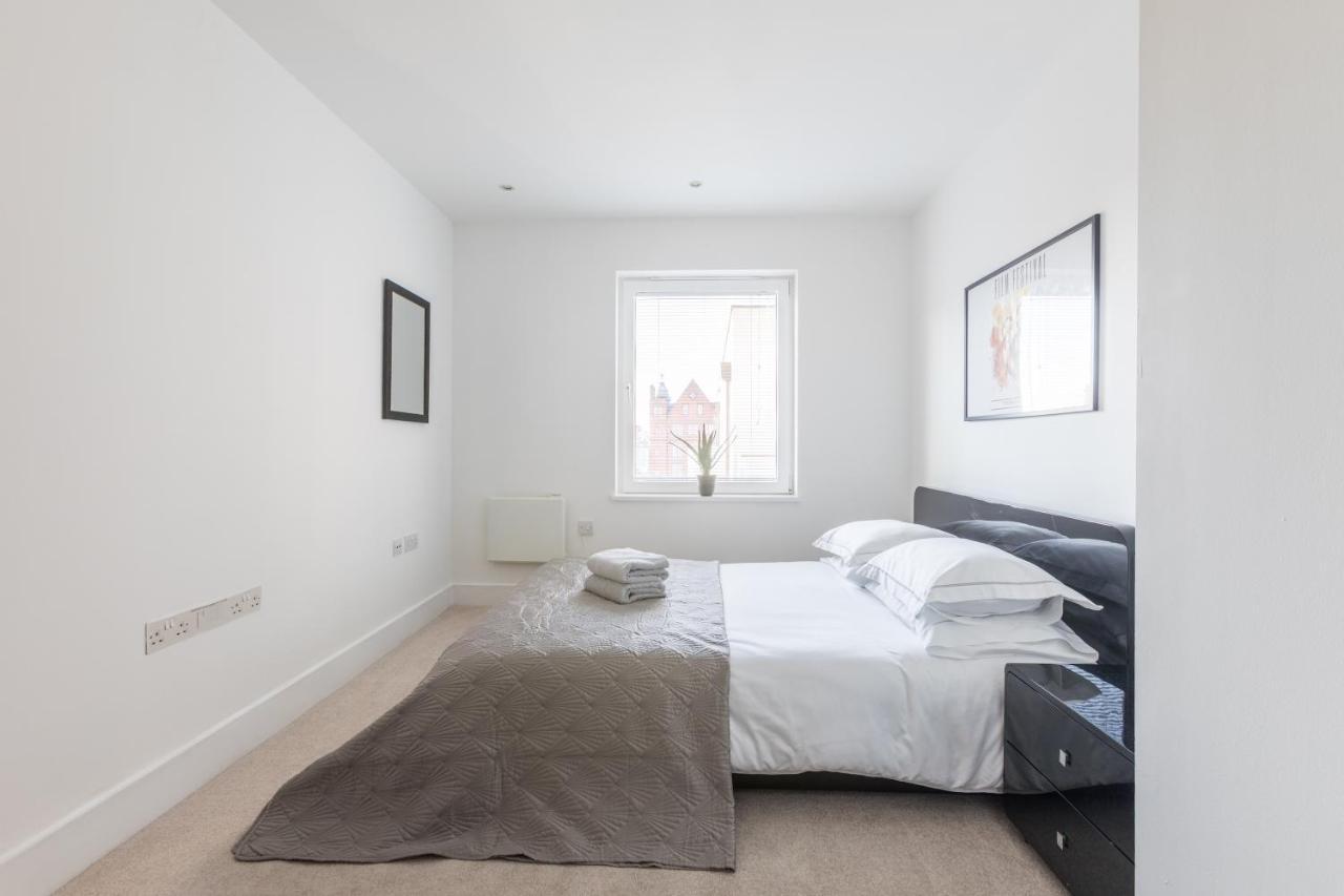 Luxury 2-Bed Flat Parking And Close To The Tube 런던 외부 사진