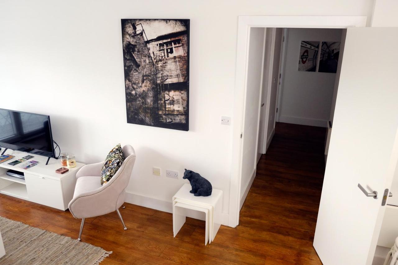 Luxury 2-Bed Flat Parking And Close To The Tube 런던 외부 사진