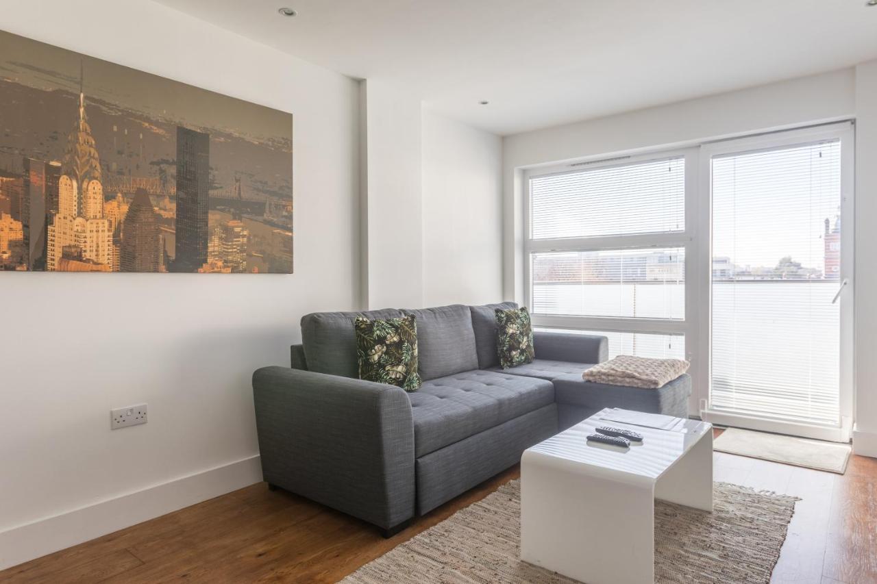 Luxury 2-Bed Flat Parking And Close To The Tube 런던 외부 사진